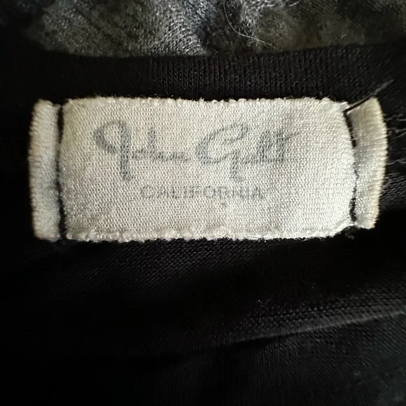 Black Graphic Crop Tee - Picture 2 of 4